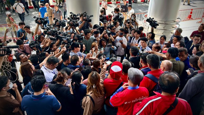 Tòa án Hình sự Thái Lan chính thức truy tố cựu Thủ tướng Thaksin tội khi quân (18/06/2024)
